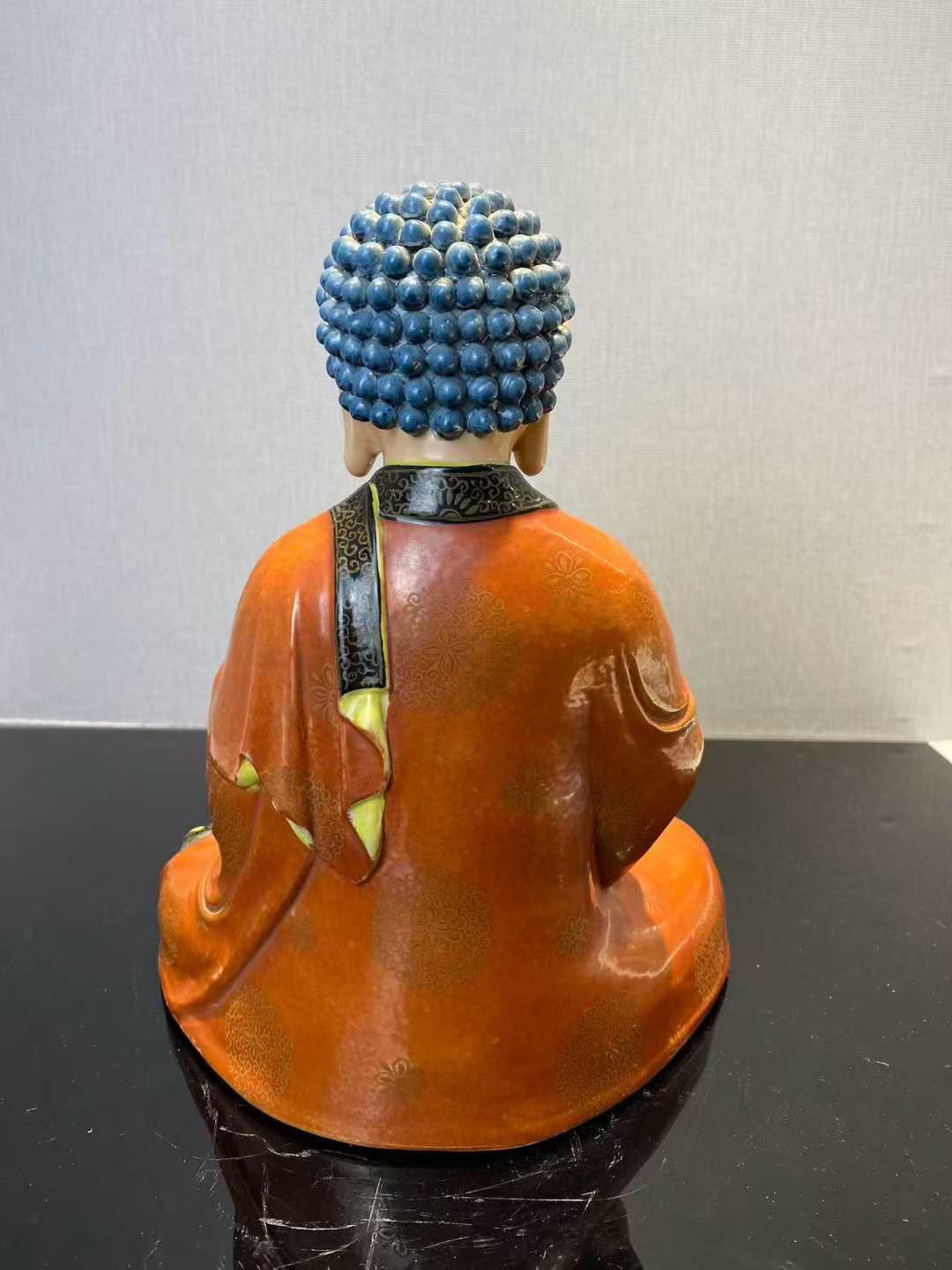 粉彩释迦牟尼佛 款：茂记生记