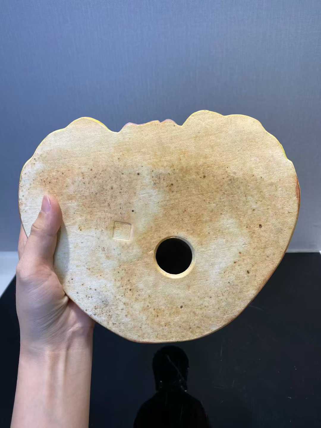 粉彩释迦牟尼佛 款：茂记生记