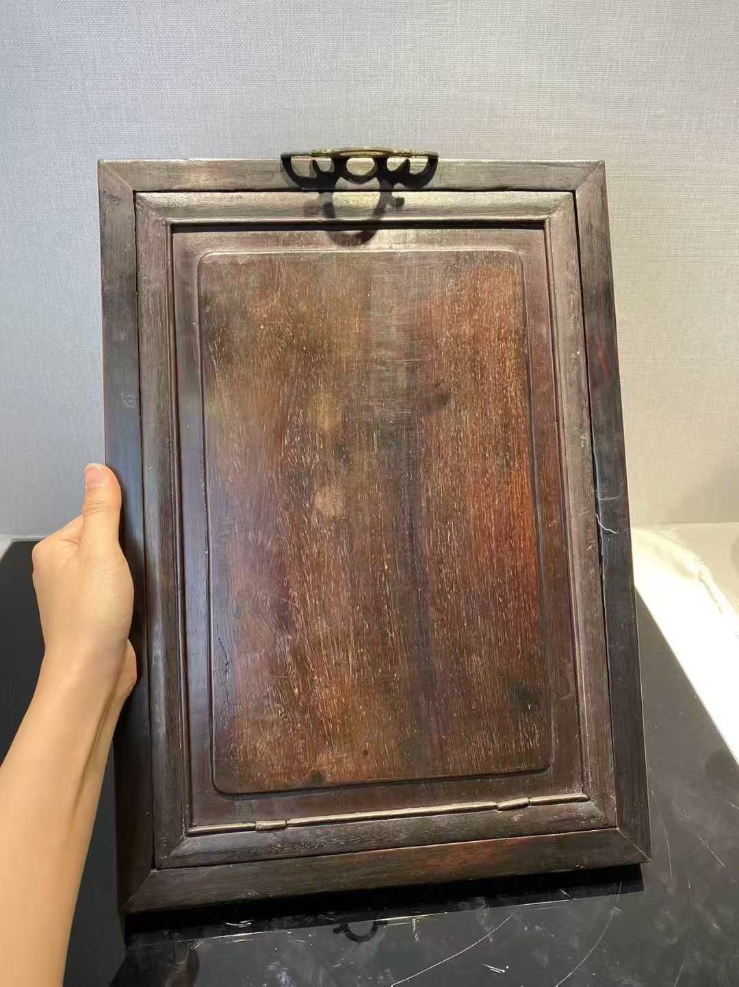 粉彩关羽周仓诗文瓷板 款：刘希任