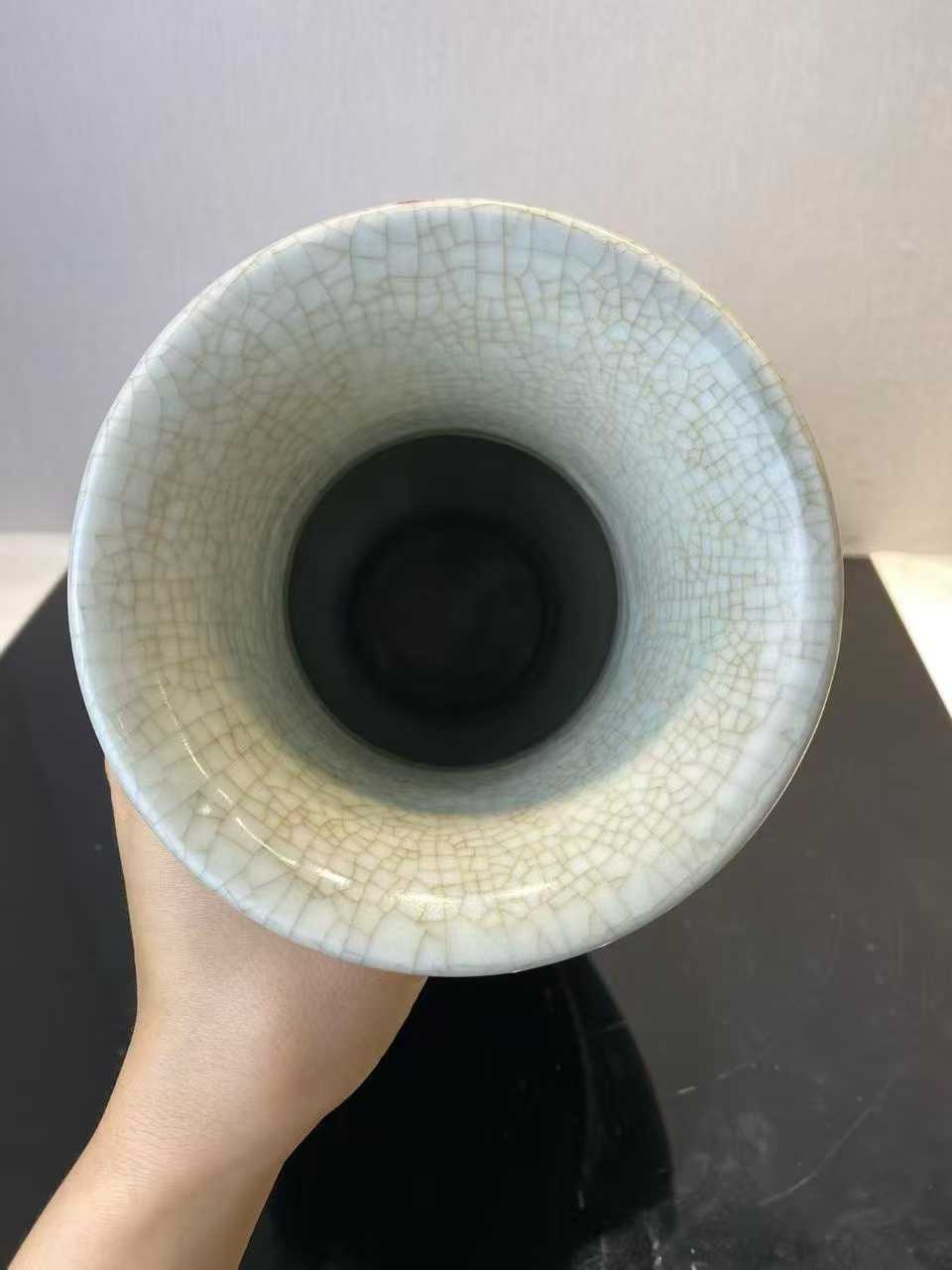 郎窑红釉观音瓶