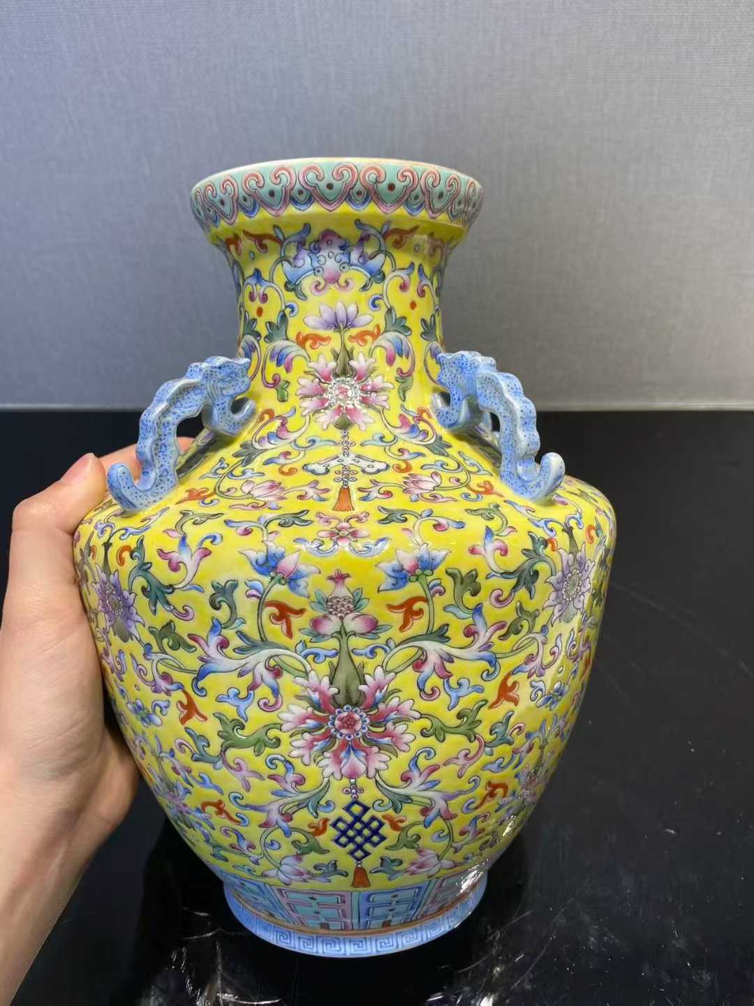 洋彩缠枝莲纹四龙尊