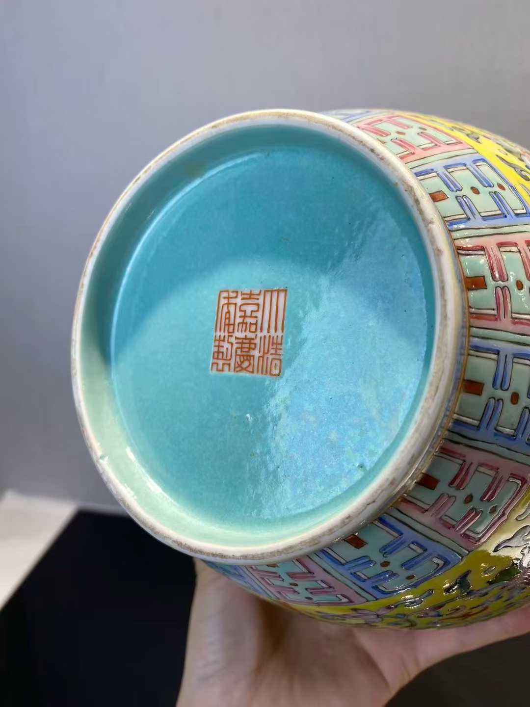 洋彩缠枝莲纹四龙尊