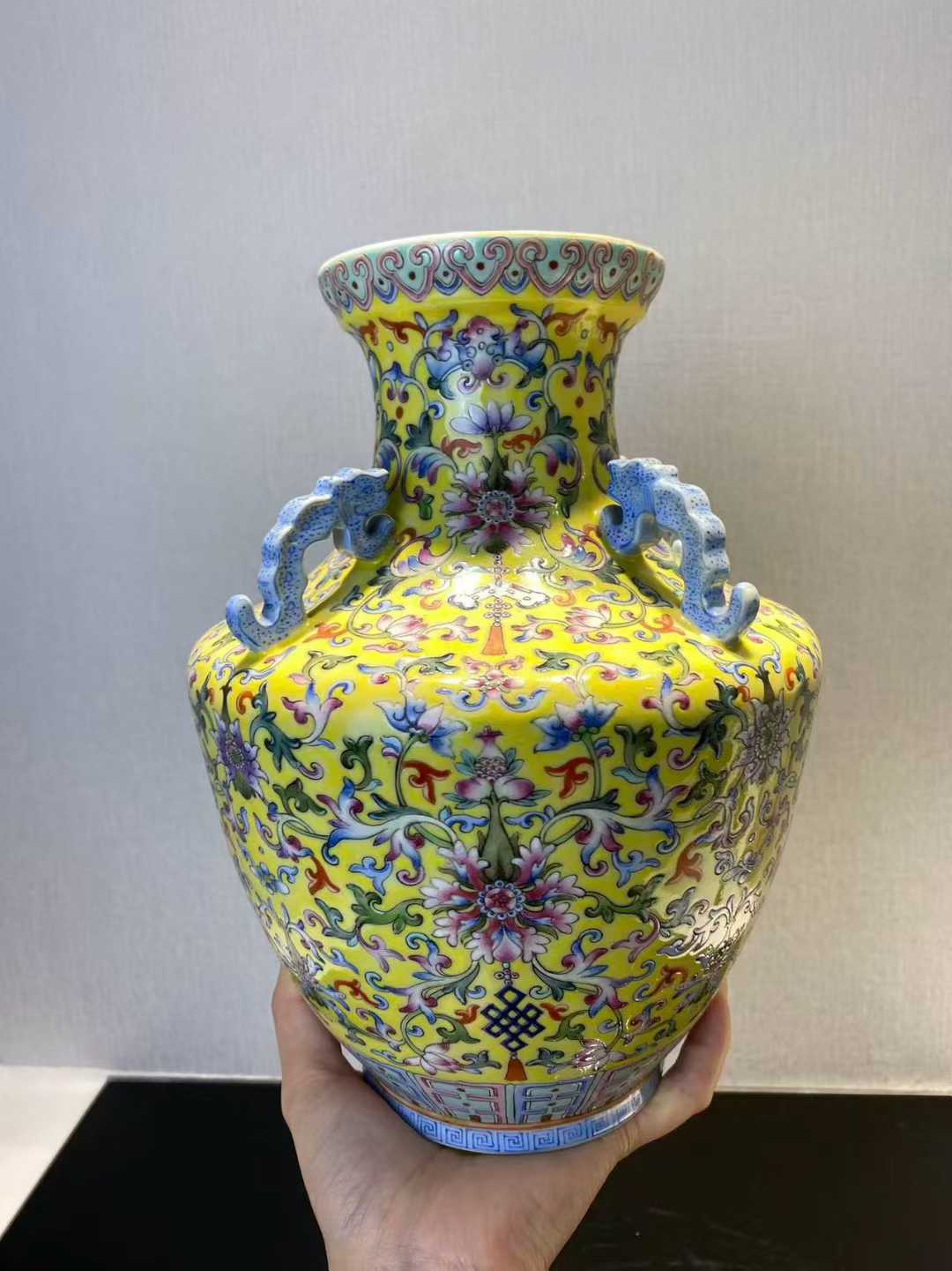 洋彩缠枝莲纹四龙尊