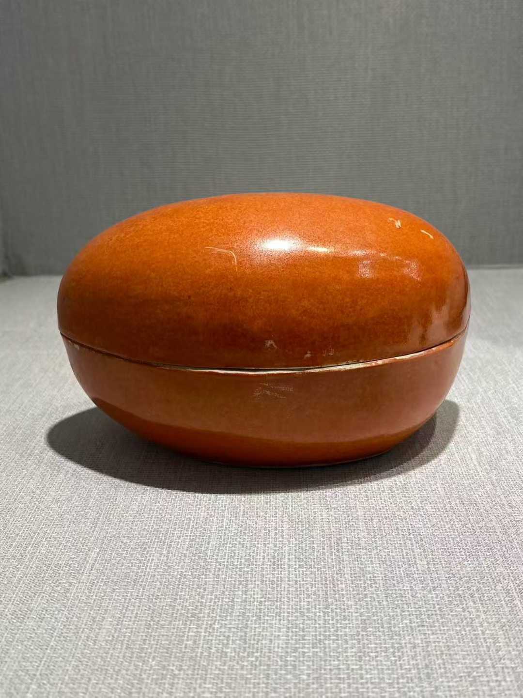 仿生瓷大花生盖盒 款：大清乾隆年制