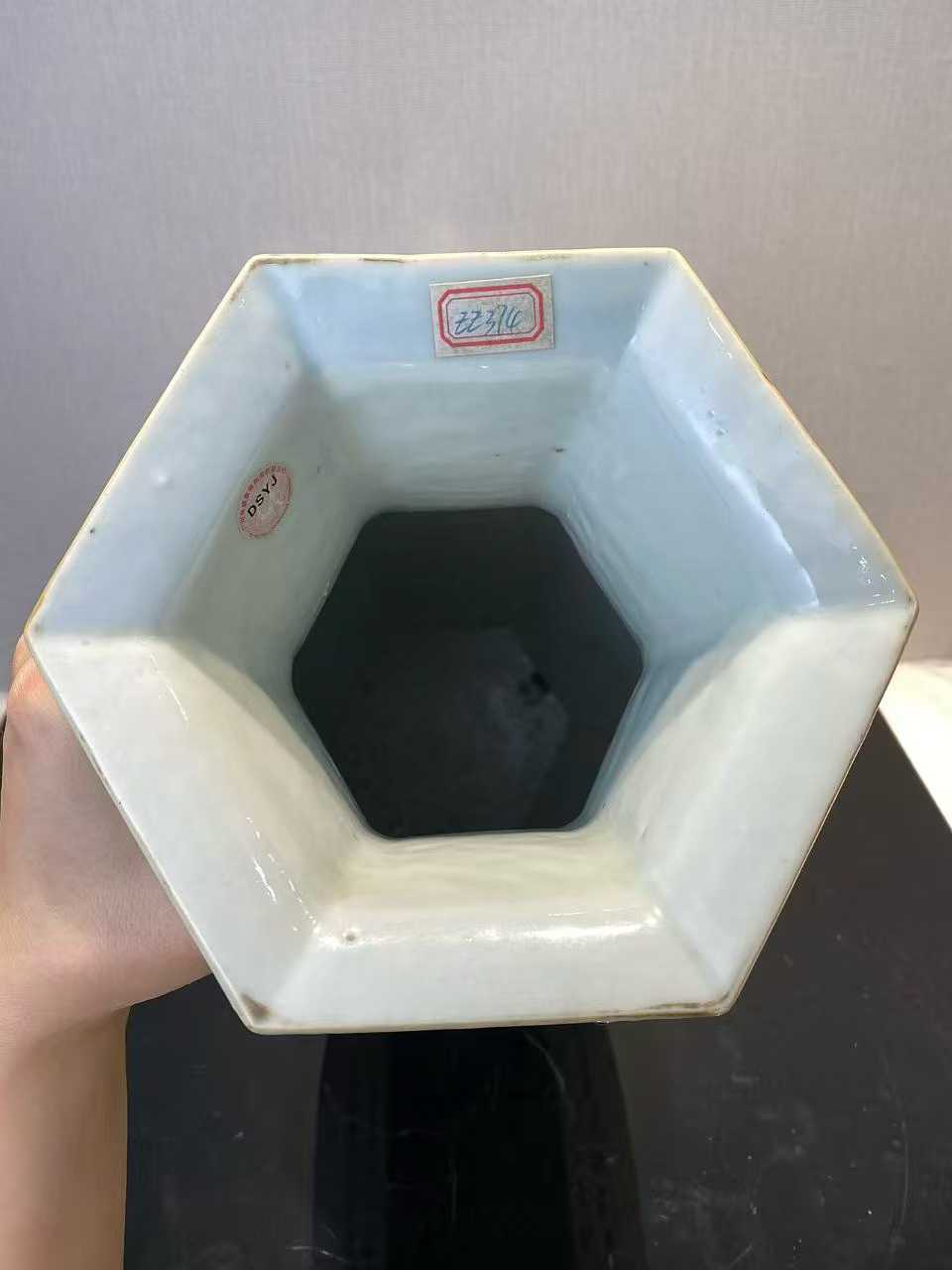 浅绛彩高士图诗文六方瓶 名家：胡添茂