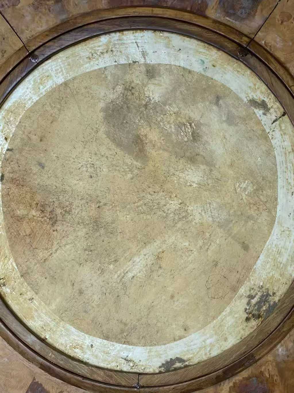 粉彩百花不露地山水人物圆形插屏