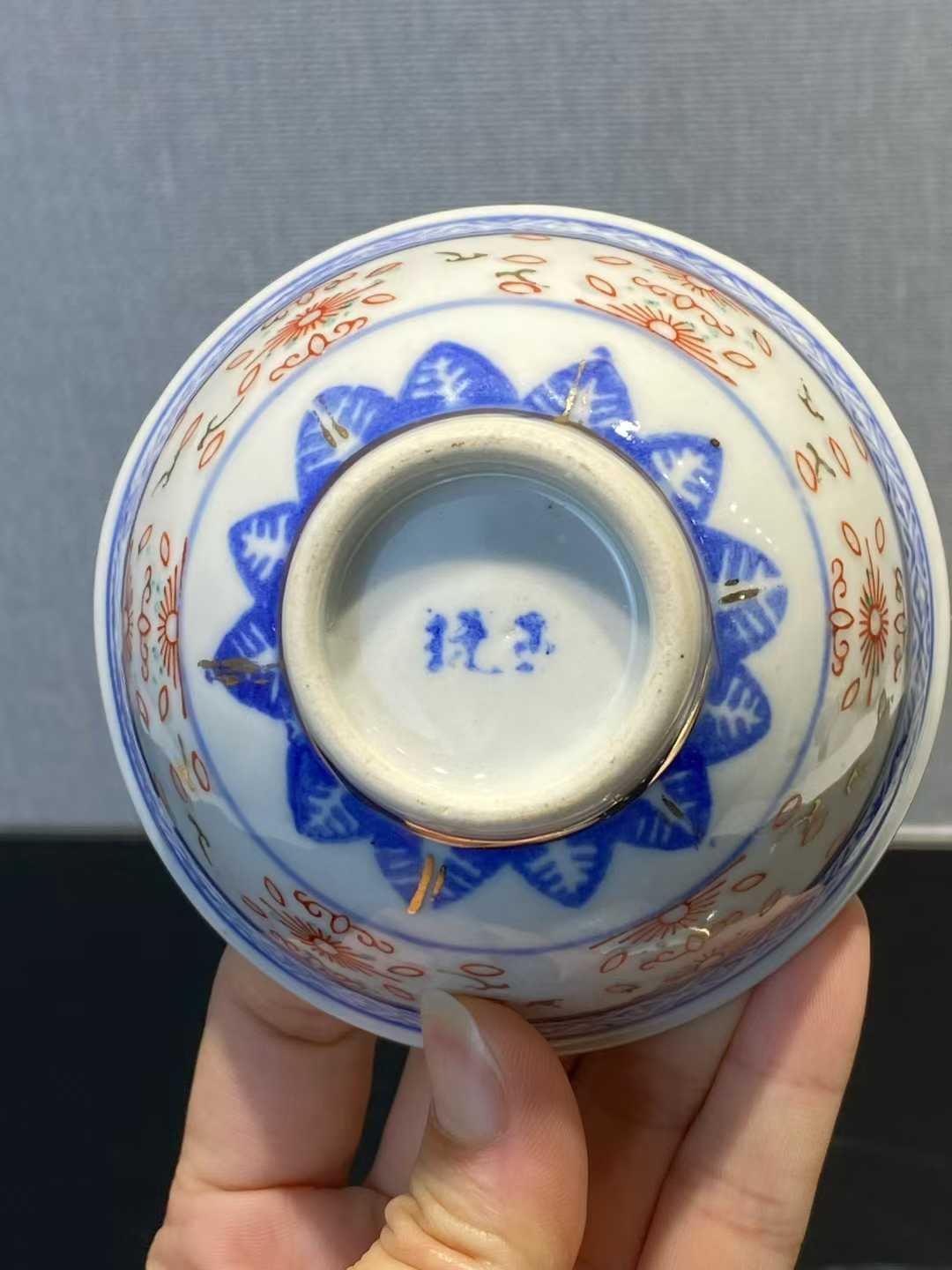 青花矾红龙纹玲珑杯一套4个 款：玩玉