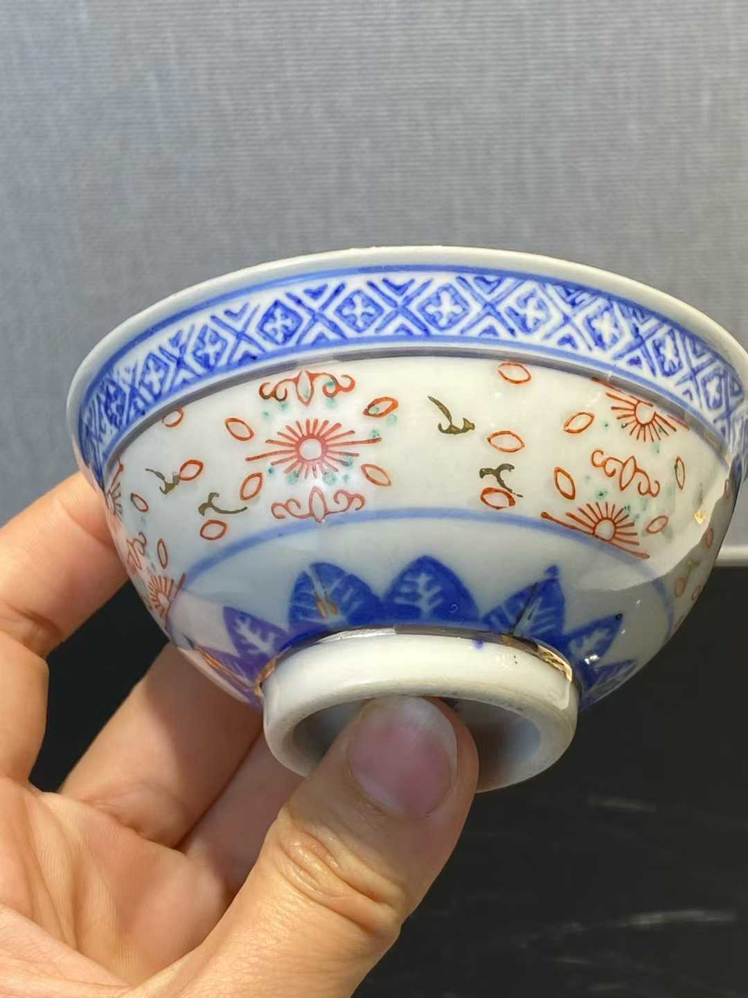 青花矾红龙纹玲珑杯一套4个 款：玩玉