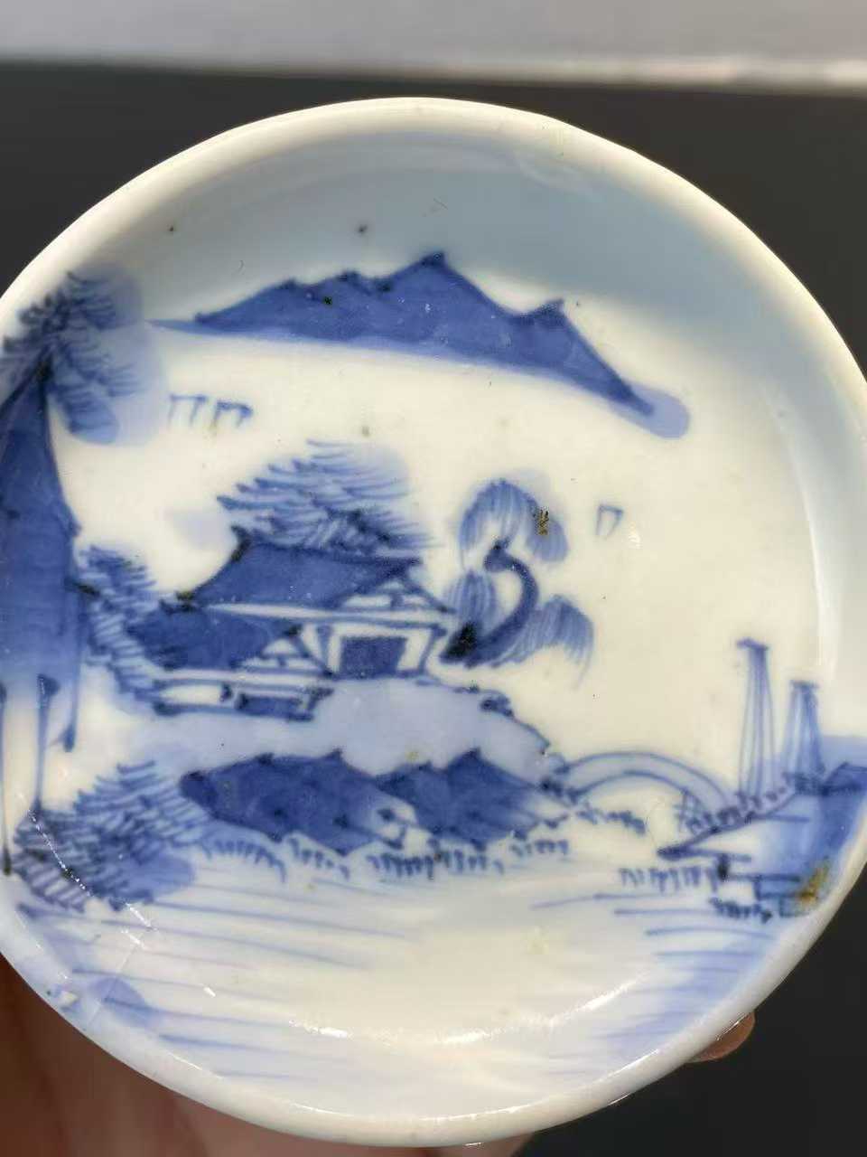 青花山水风光酱釉碟