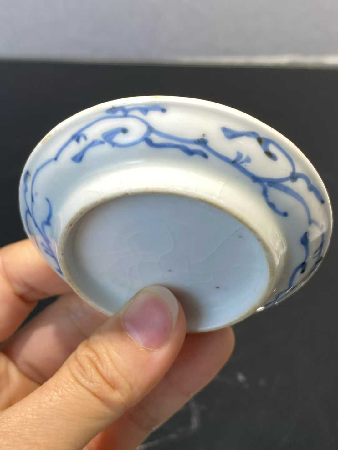 青花山水风光酱釉碟