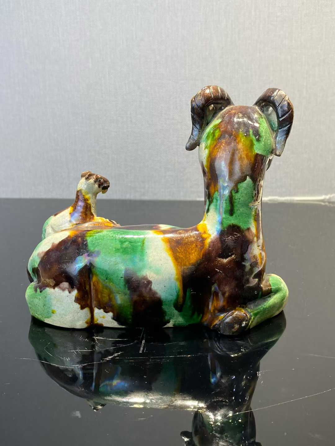 素三彩三羊塑像