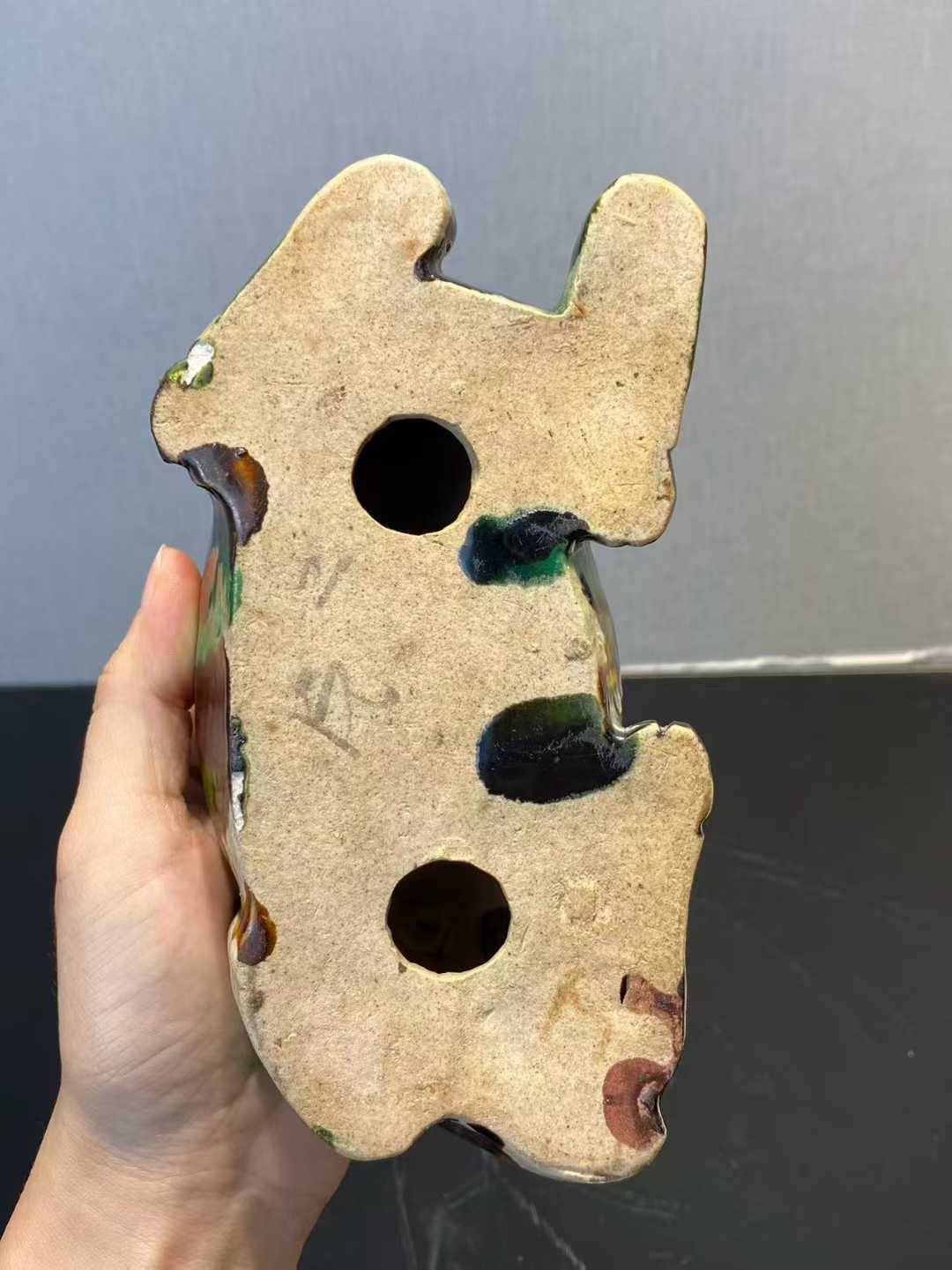 素三彩三羊塑像