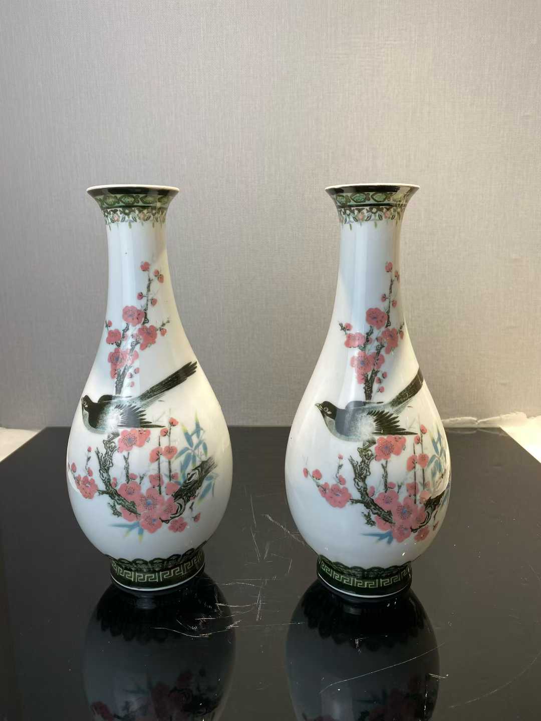 醴陵瓷 釉下三彩花鸟纹玉壶春瓶一对