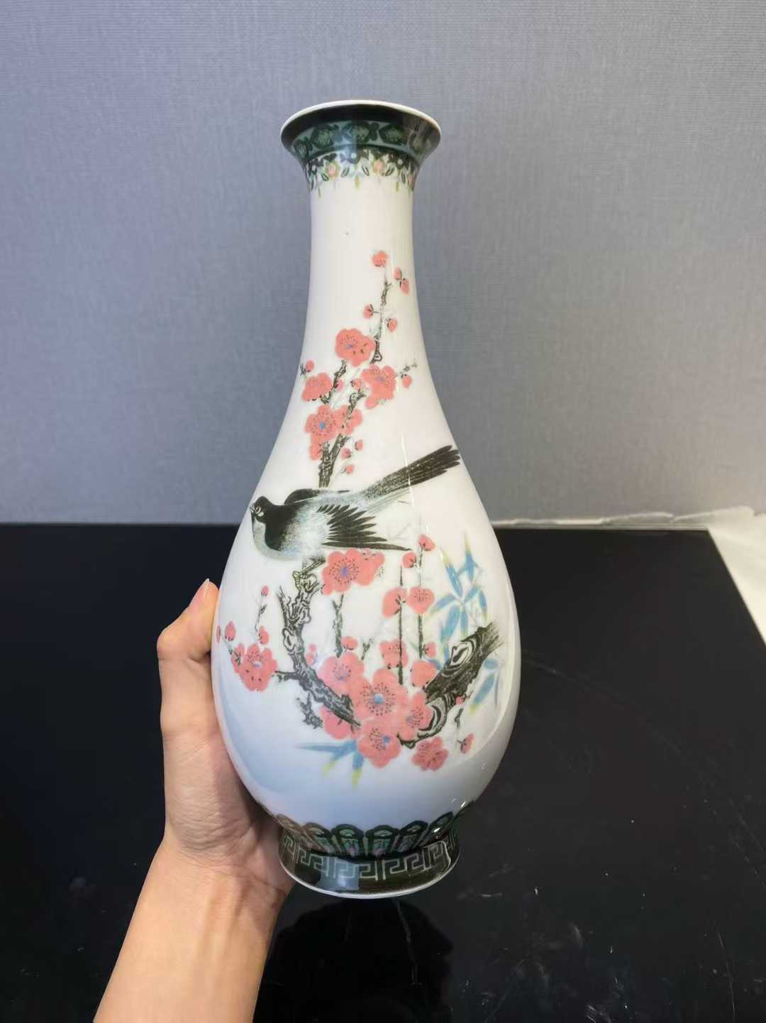 醴陵瓷 釉下三彩花鸟纹玉壶春瓶一对