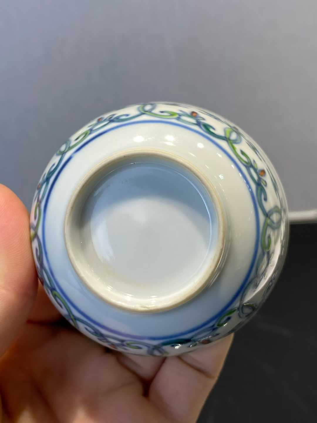 斗彩忍冬纹茶杯