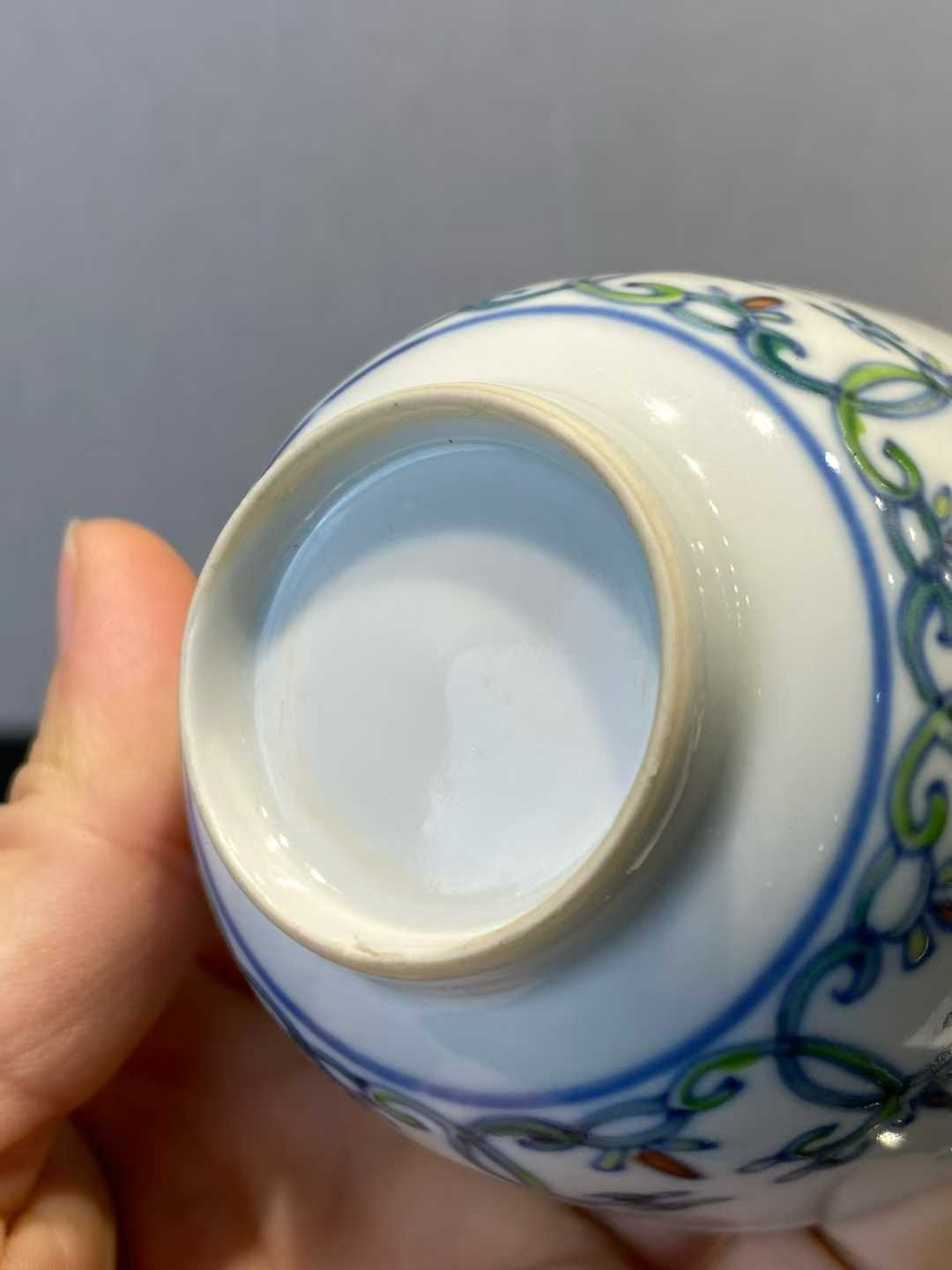 斗彩忍冬纹茶杯