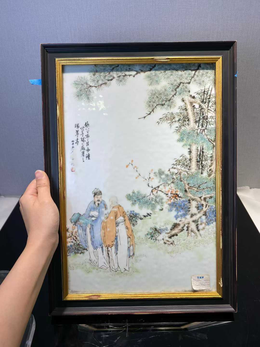 王少维 浅绛彩携琴访友诗文瓷板