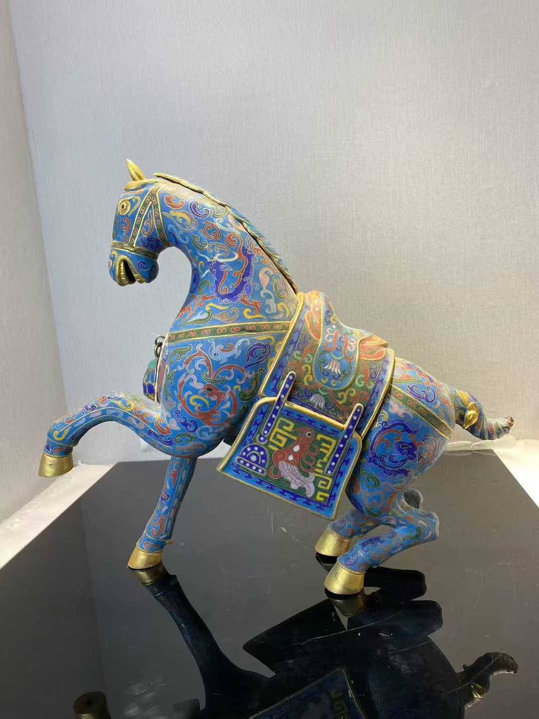 铜胎景泰蓝马立像