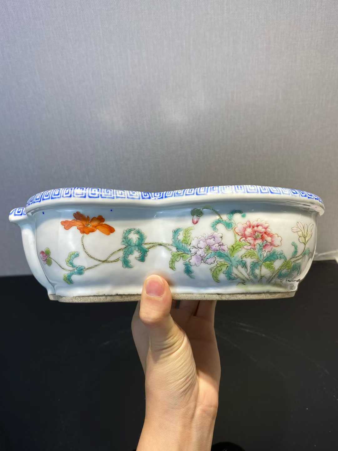 粉彩折枝花卉纹水仙盆