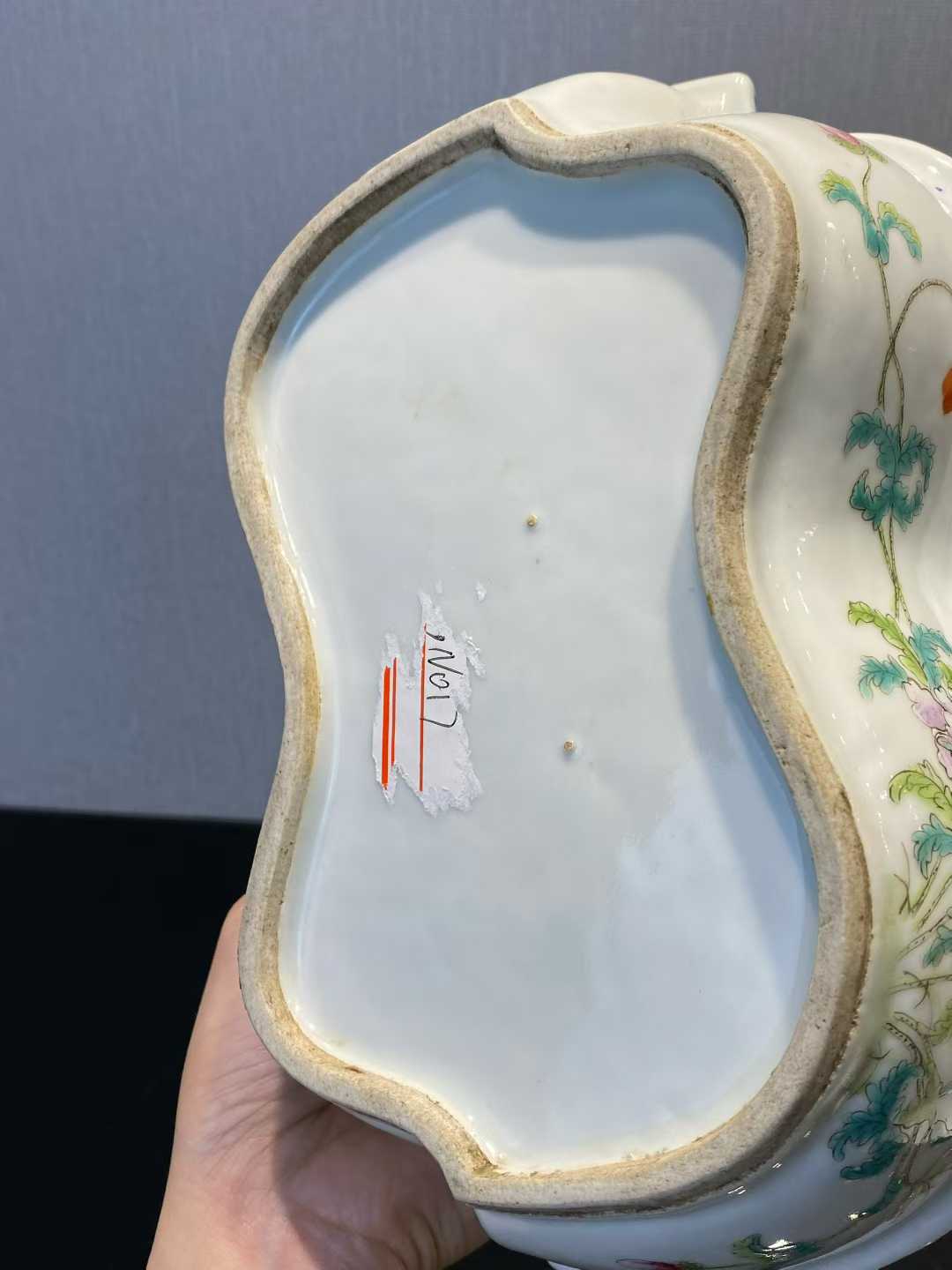 粉彩折枝花卉纹水仙盆