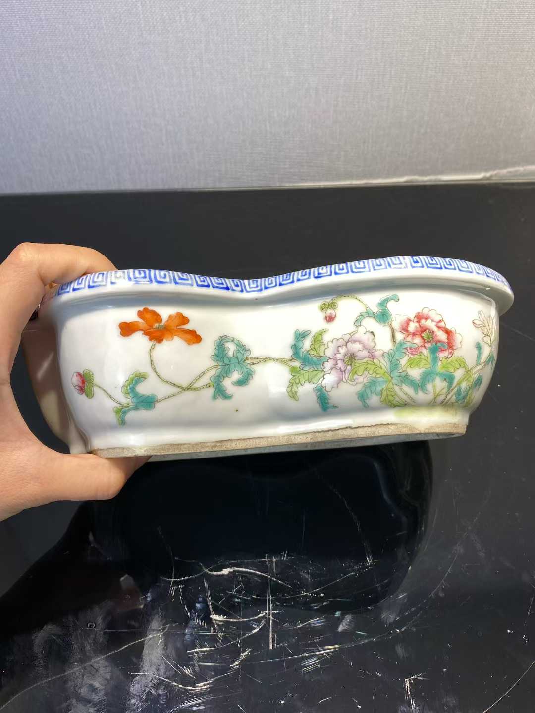 粉彩折枝花卉纹水仙盆