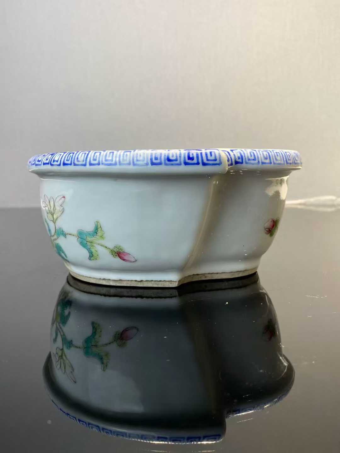 粉彩折枝花卉纹水仙盆