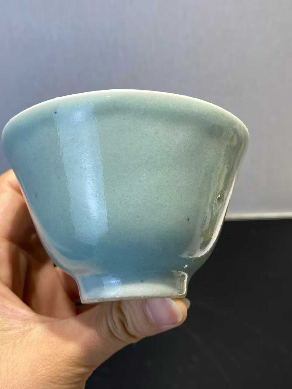 清代豆青釉茶杯一对