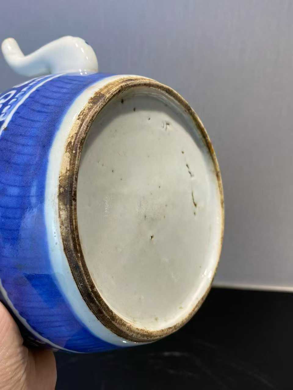 青花云蝠纹茶壶