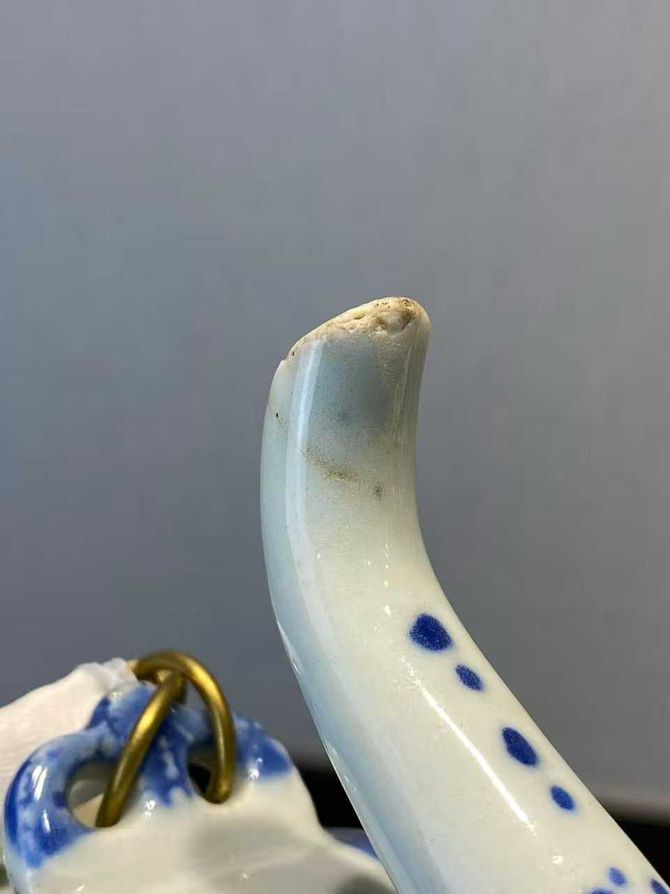 青花云蝠纹茶壶