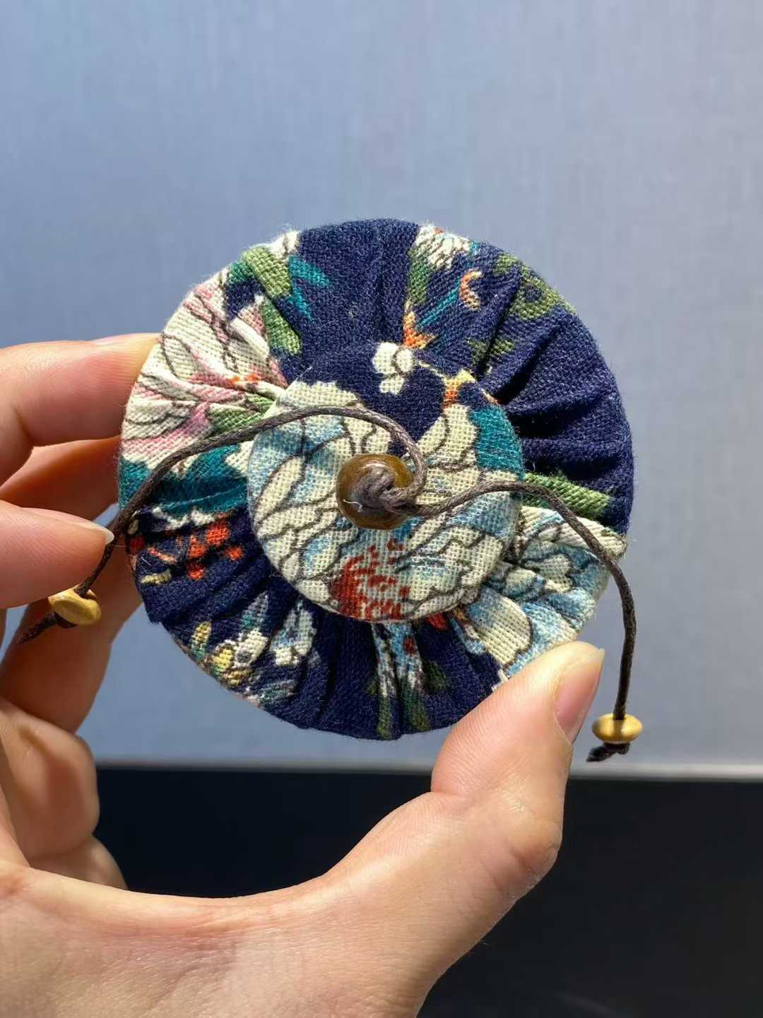 青花云蝠纹茶壶