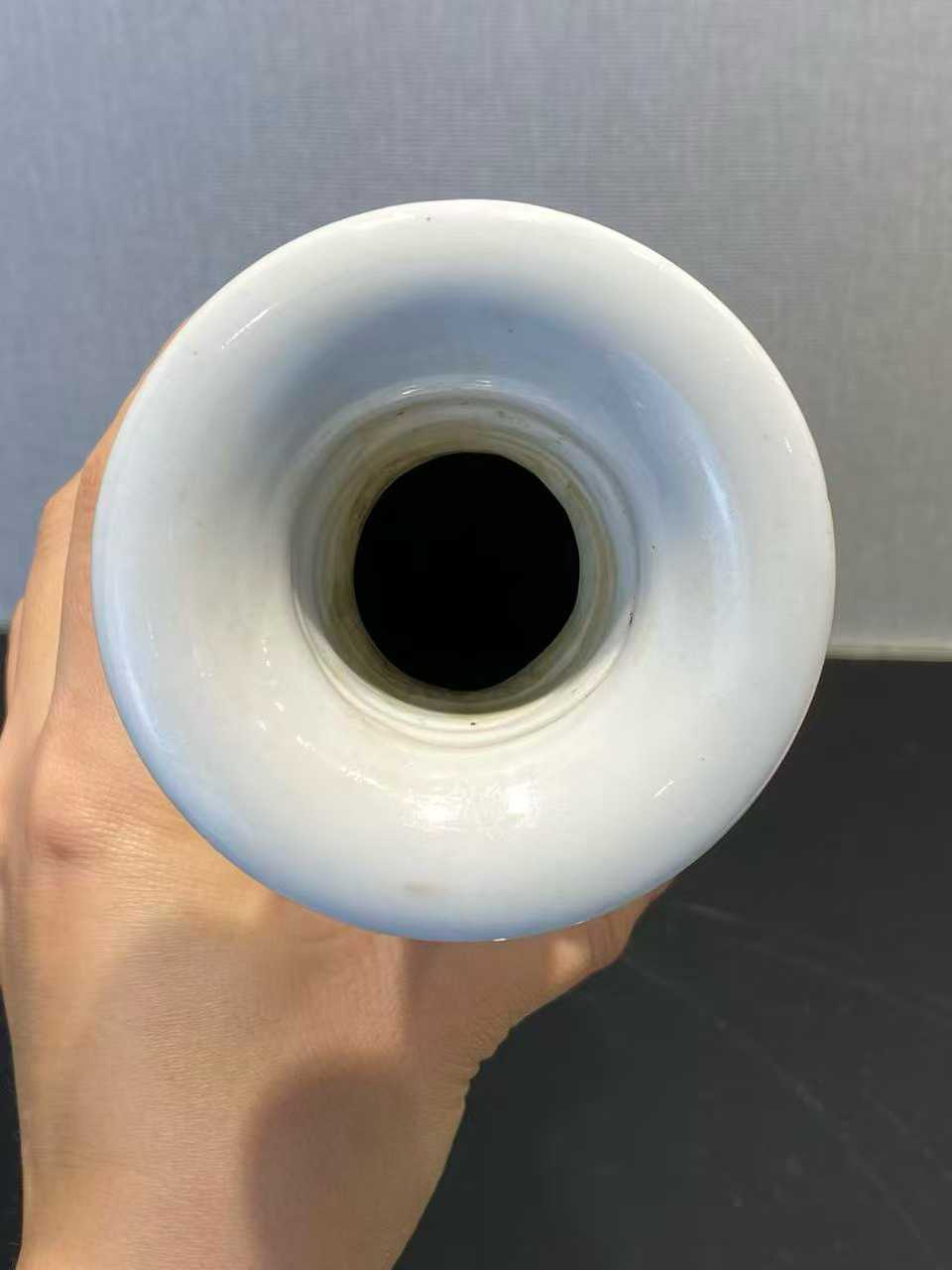 青花花卉纹观音瓶