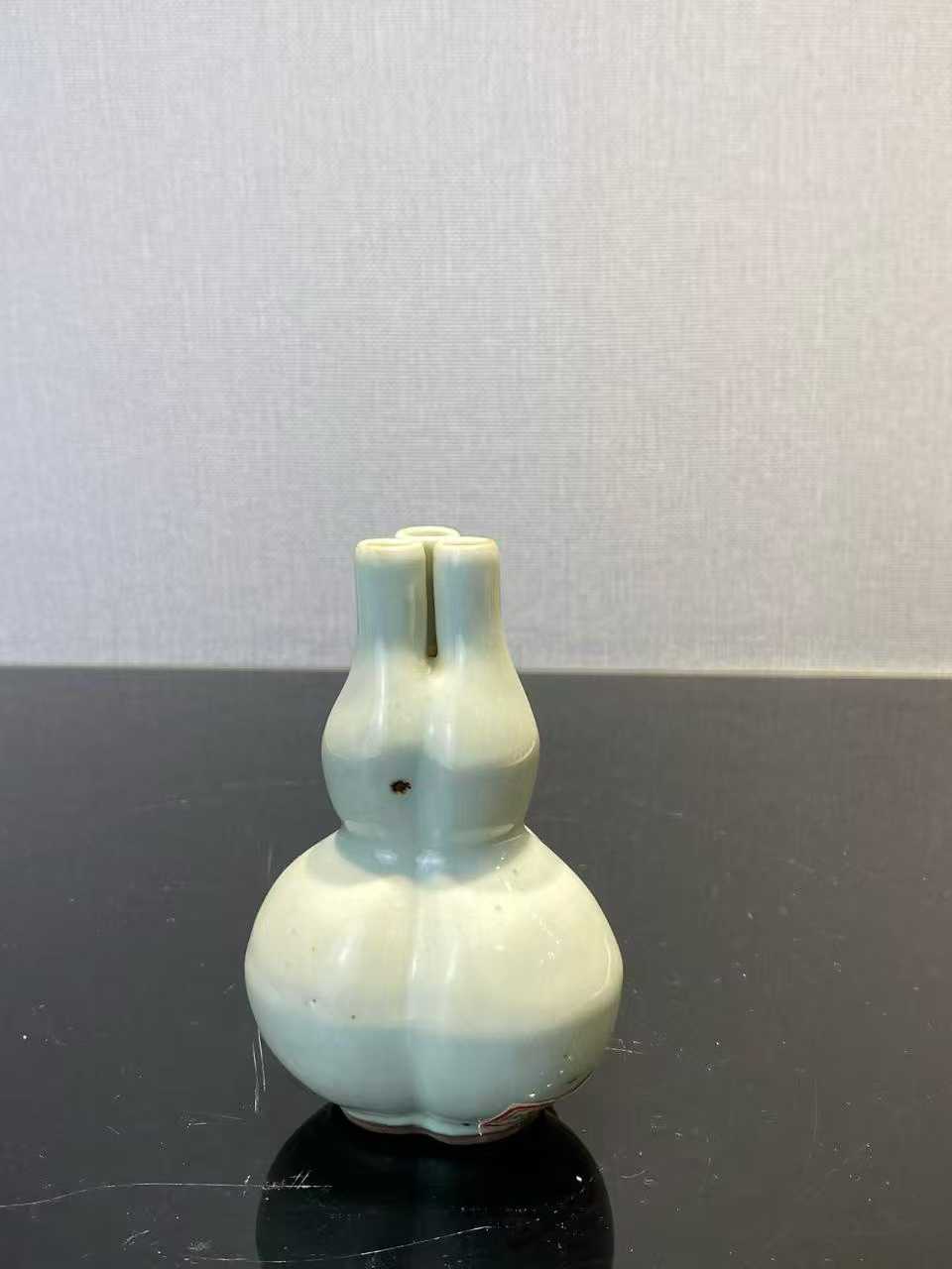 青釉三管葫芦瓶