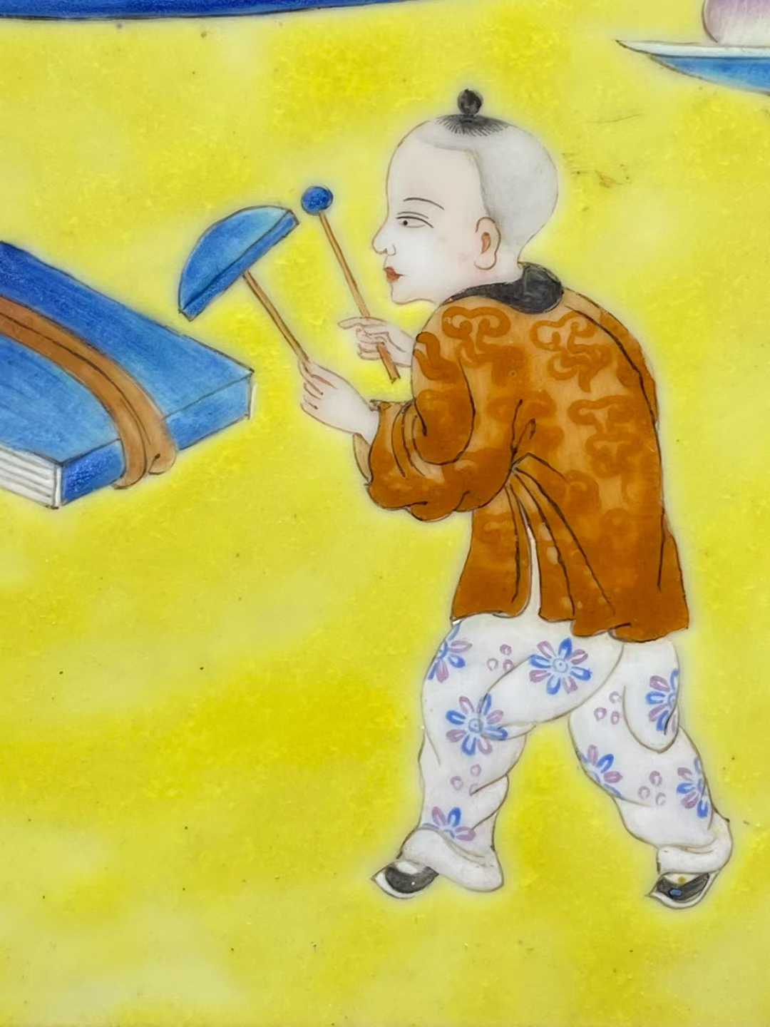 黄地粉彩童子戏尼勒瓷板