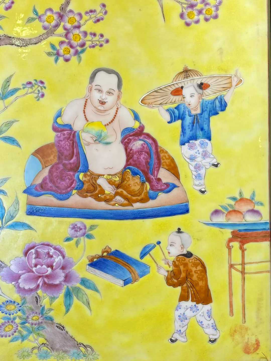 黄地粉彩童子戏尼勒瓷板