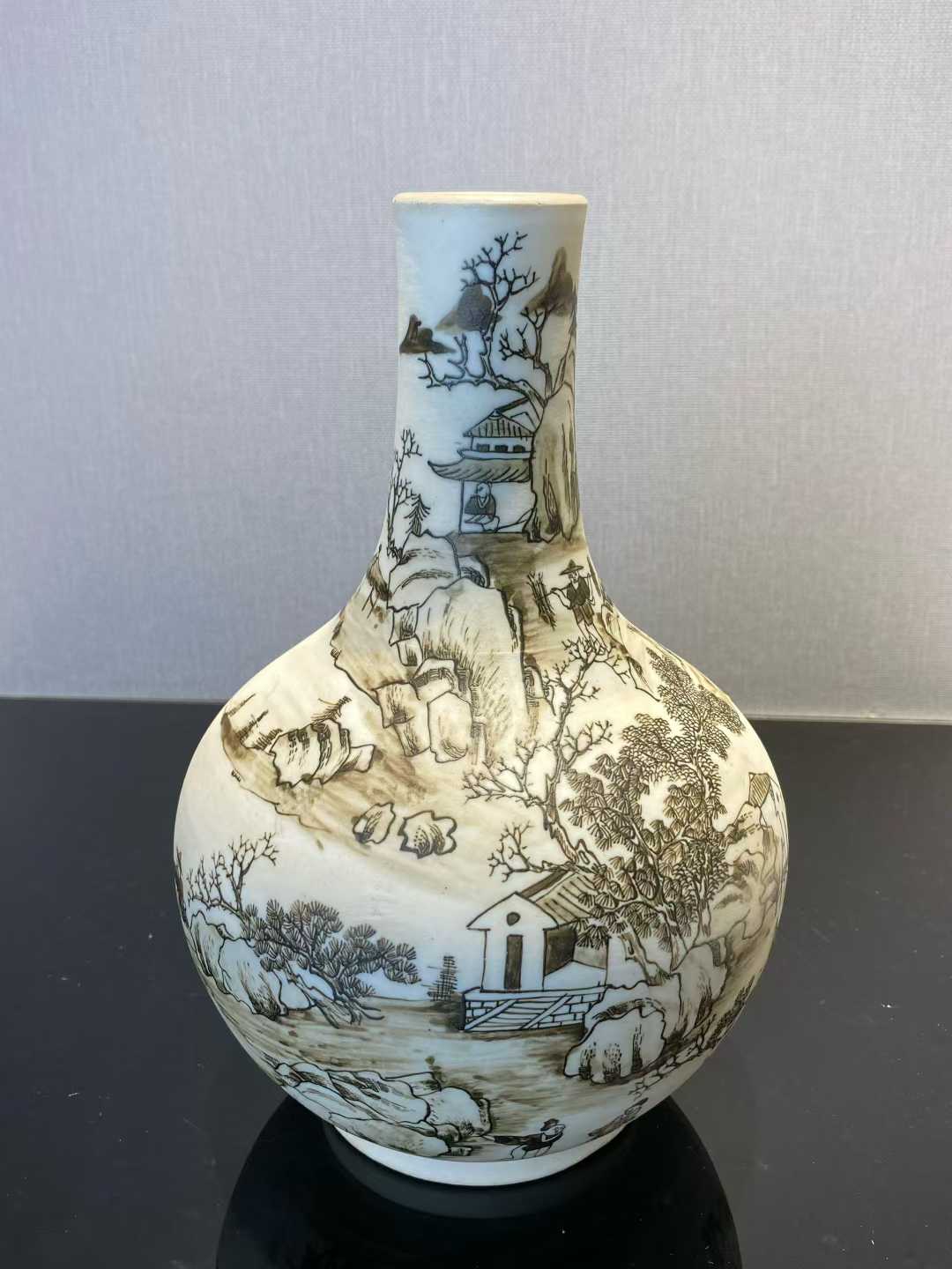 反瓷渔樵耕读图天球瓶