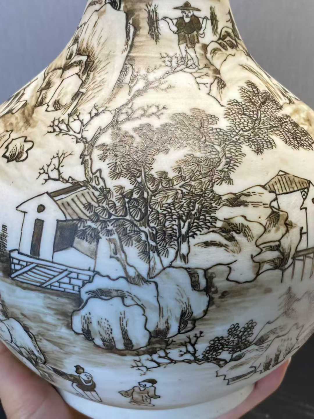 反瓷渔樵耕读图天球瓶