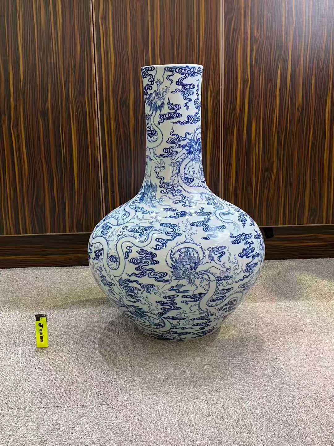 青花祥云九龙纹大天球瓶  款：大清雍正年制