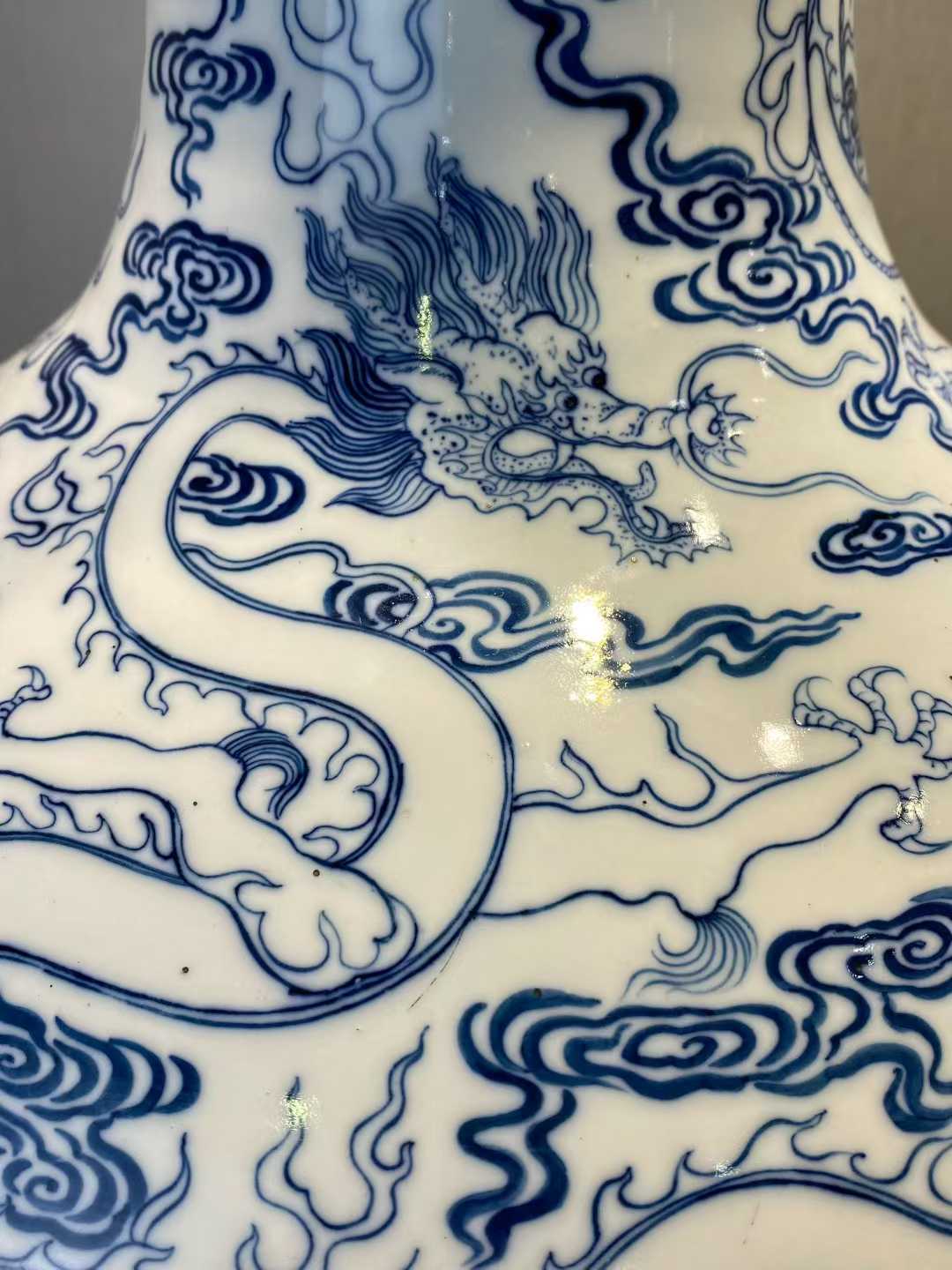 青花祥云九龙纹大天球瓶  款：大清雍正年制