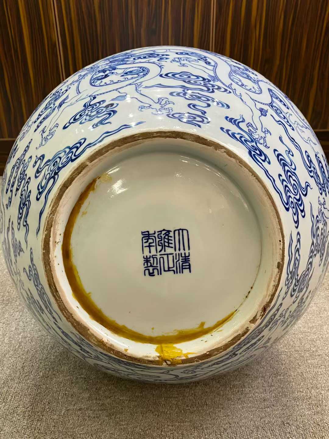 青花祥云九龙纹大天球瓶  款：大清雍正年制