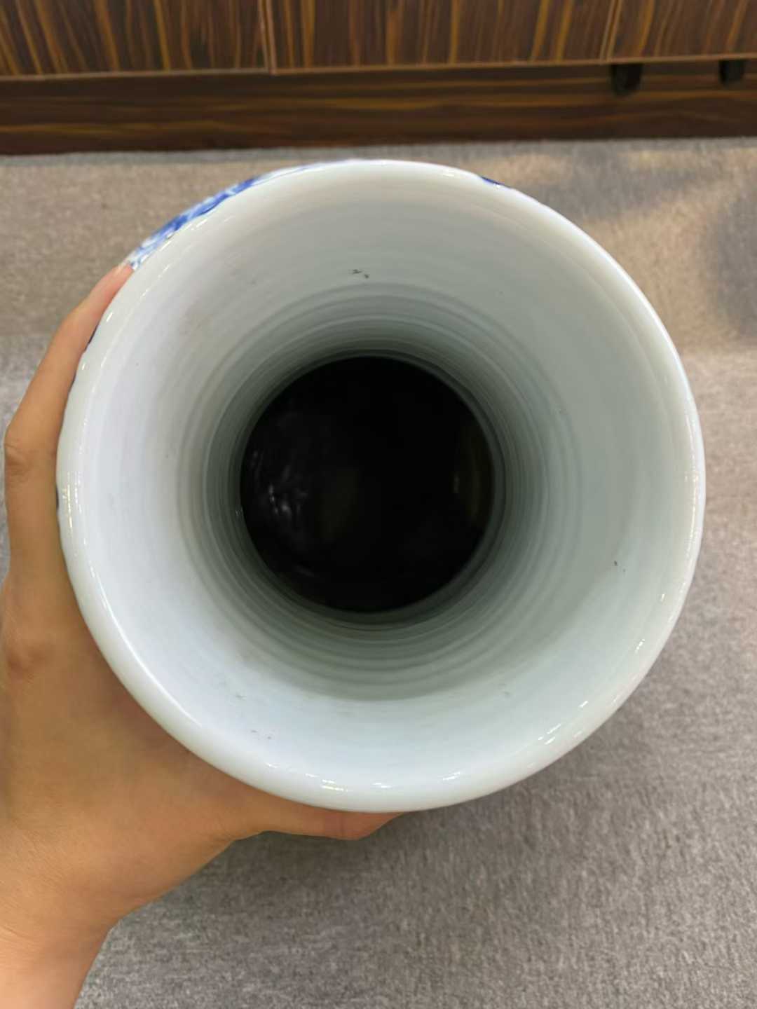 青花祥云九龙纹大天球瓶  款：大清雍正年制