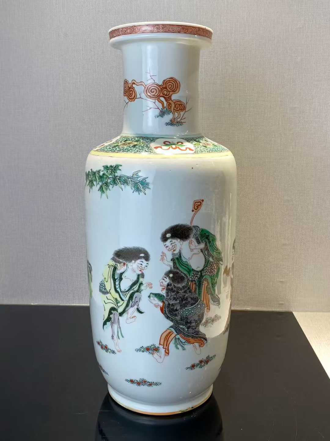 五彩四仙图棒槌瓶