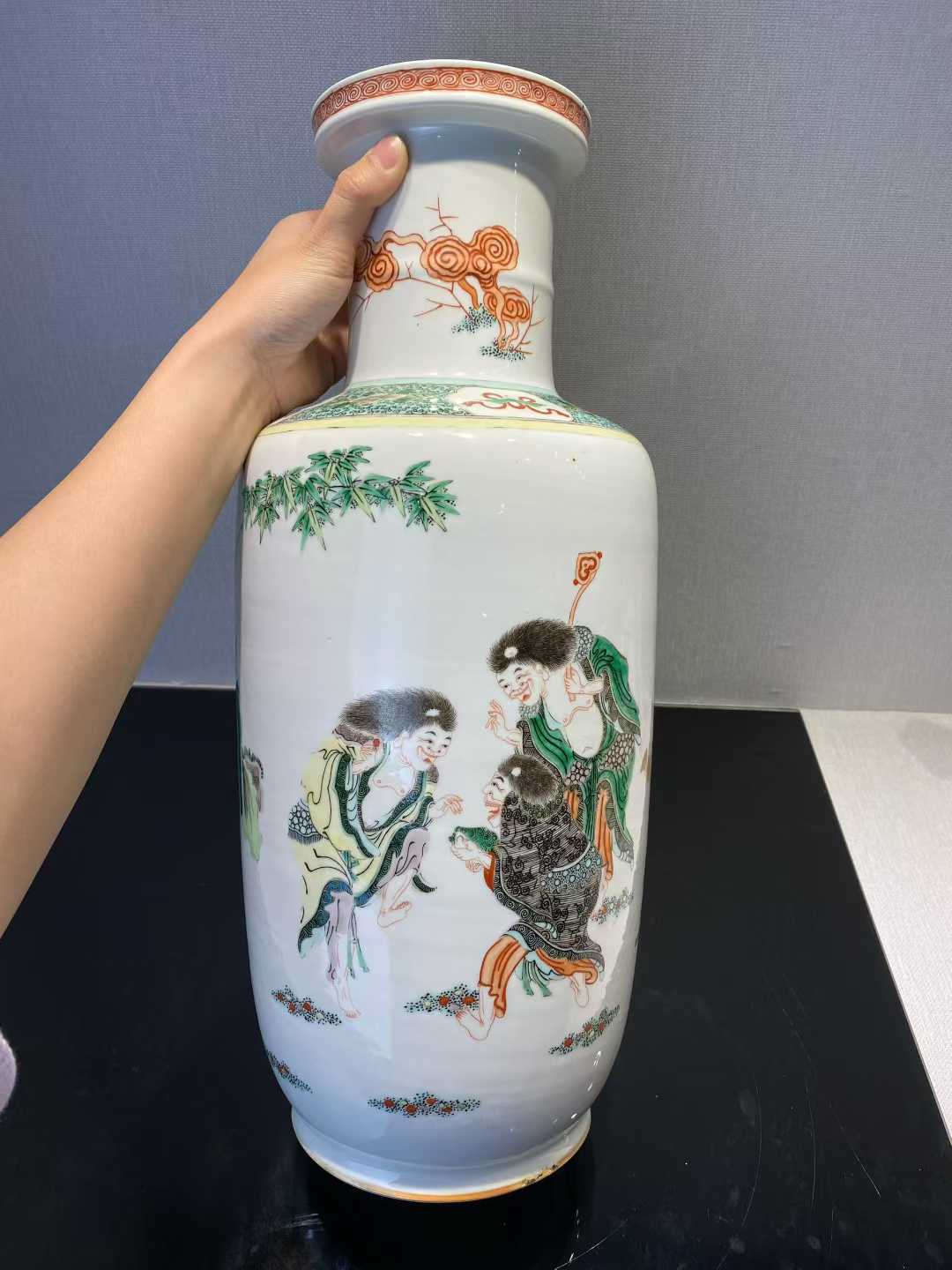 五彩四仙图棒槌瓶