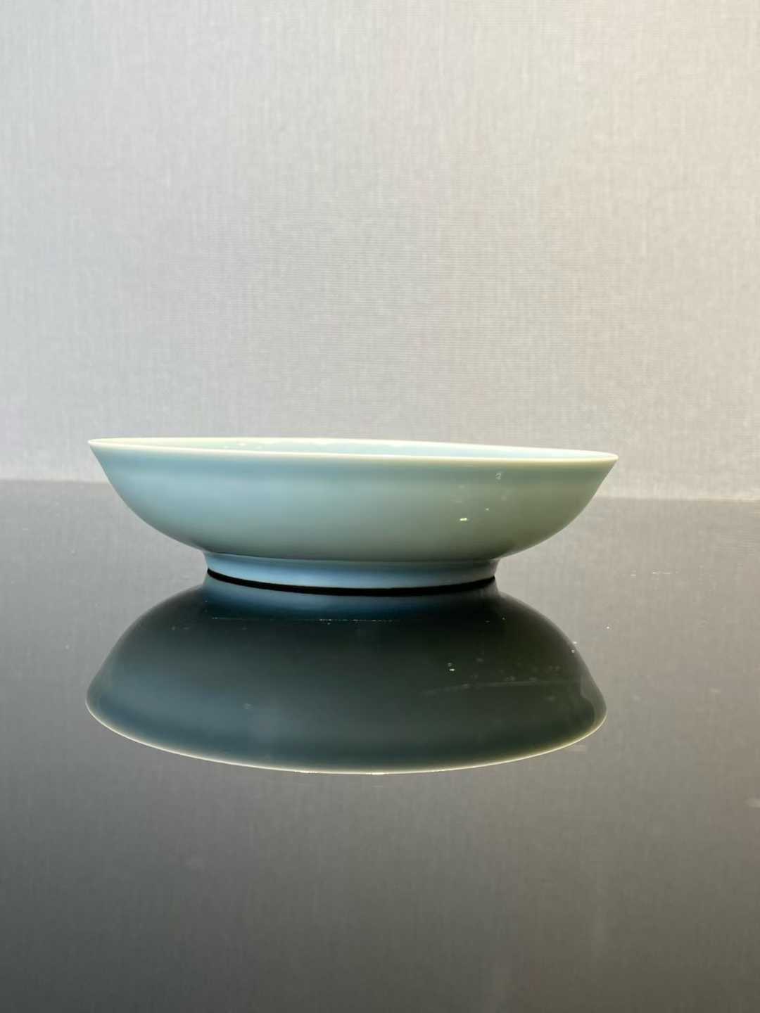 仿汝釉盘  款：雍正年制