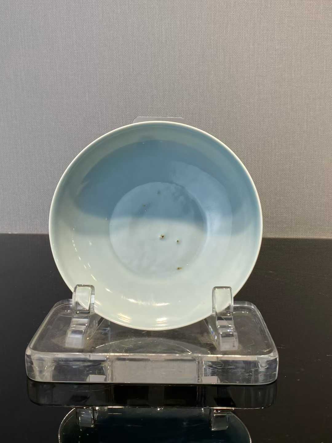 仿汝釉盘  款：雍正年制