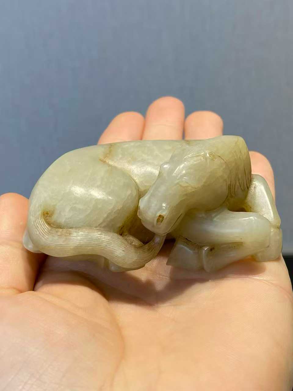 和田玉卧马摆件配木座