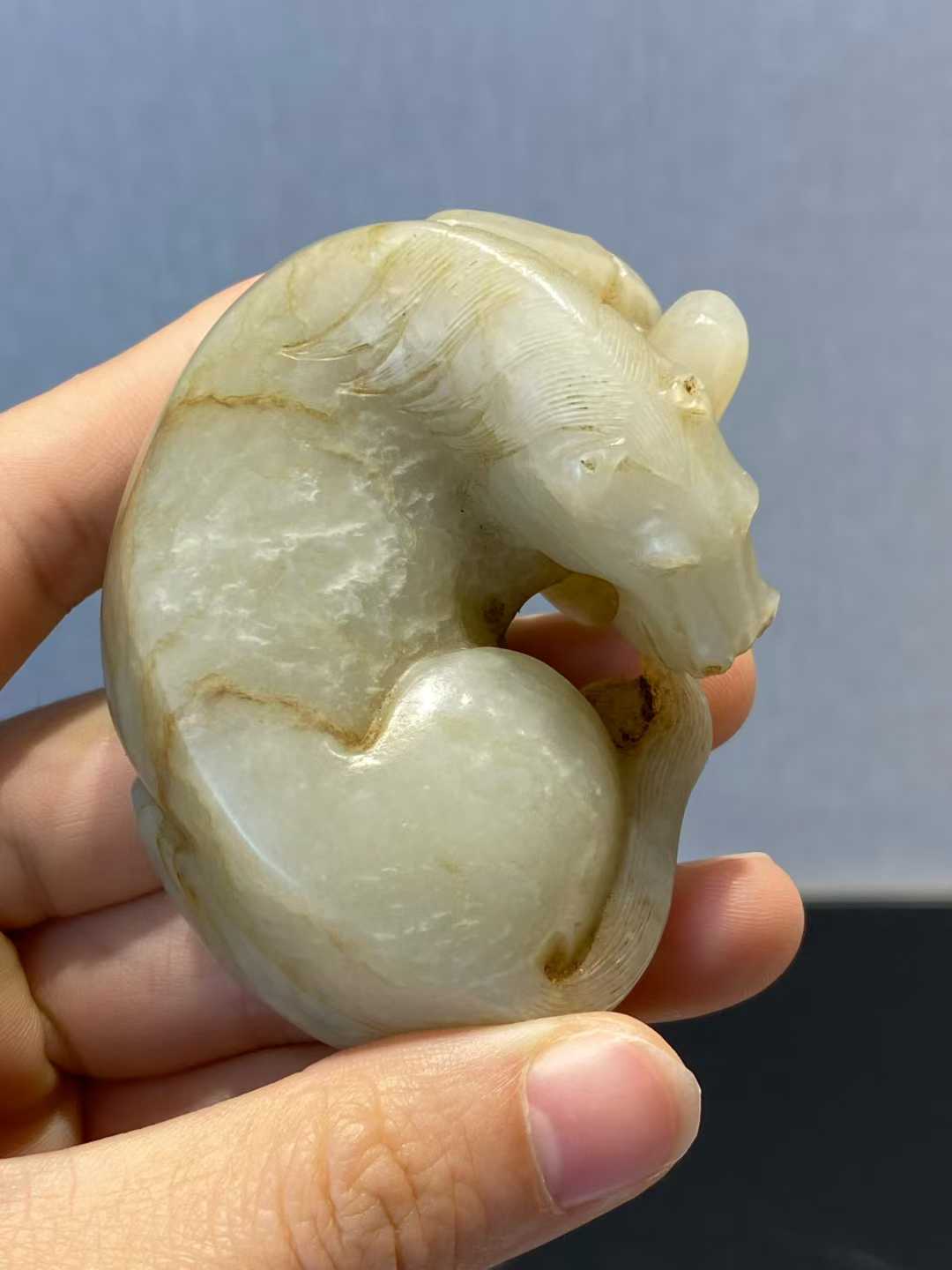 和田玉卧马摆件配木座