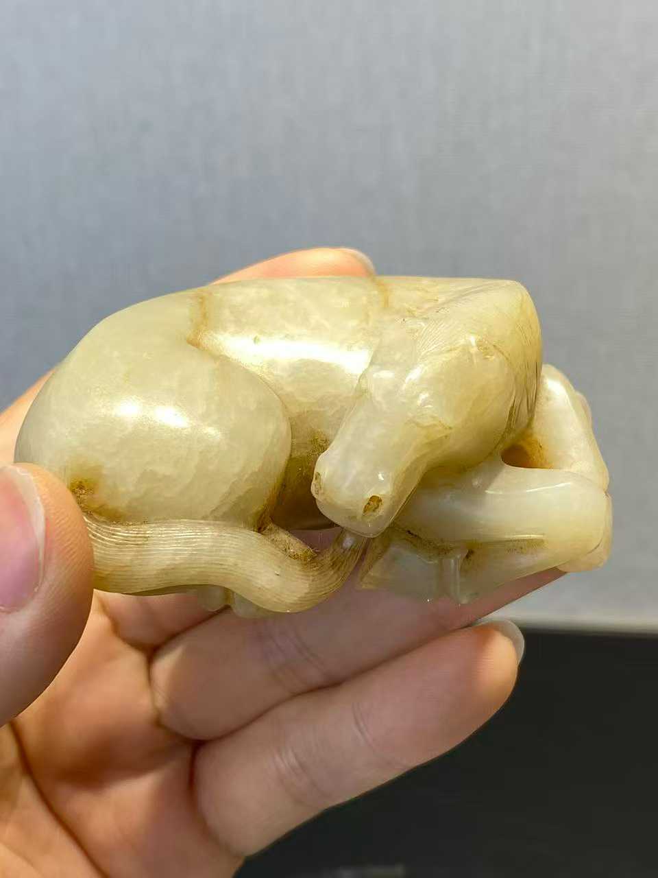 和田玉卧马摆件配木座