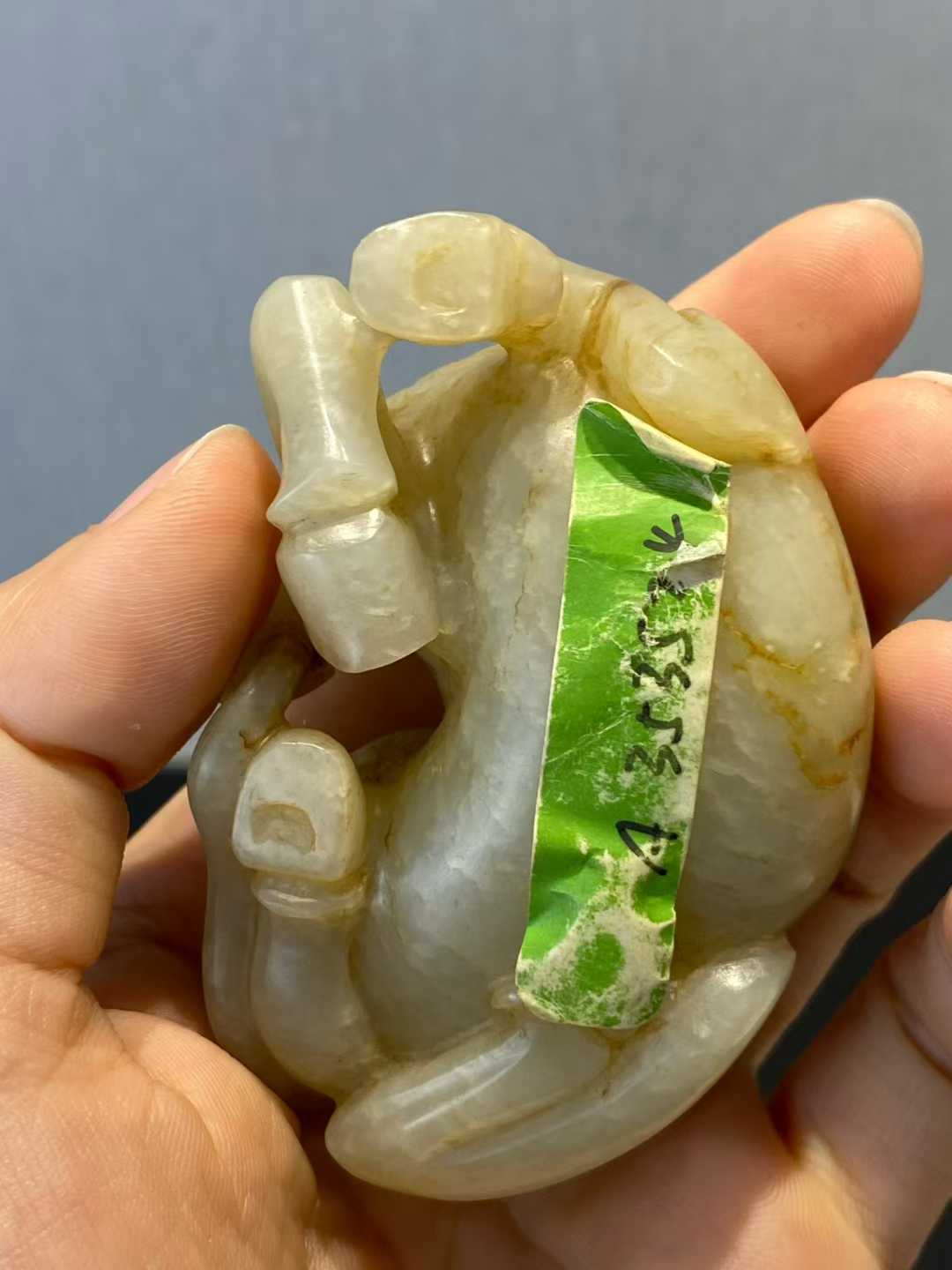 和田玉卧马摆件配木座