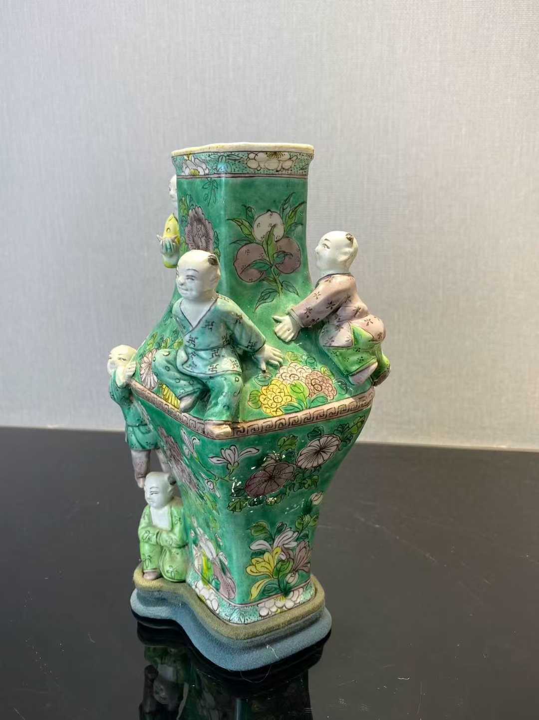 素三彩花卉纹五子登科瓶