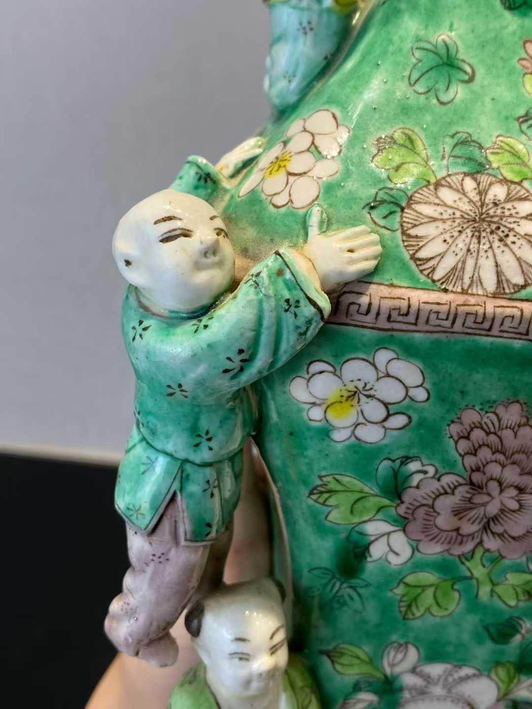 素三彩花卉纹五子登科瓶